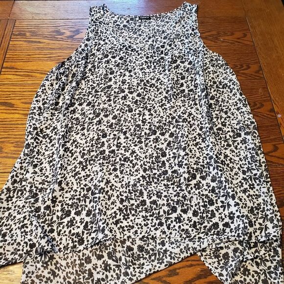 Torrid black&white chiffon high low sheer top - Picture 3 of 4